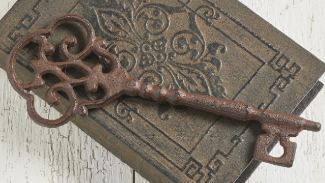 IRON KEY DECOR