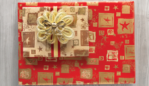 GOLD STARS GIFT WRAP