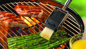 2 IN 1 GRILLING BRUSH