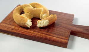 SUPER PRETZEL W/CREAM CHEESE