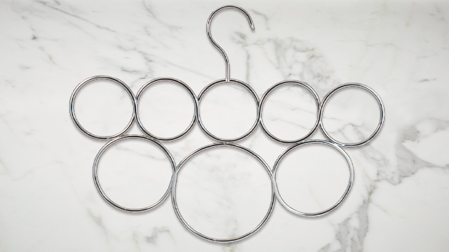 (H753)IN CIRCLES SCARF HANGER